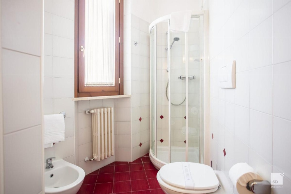 Room image 4